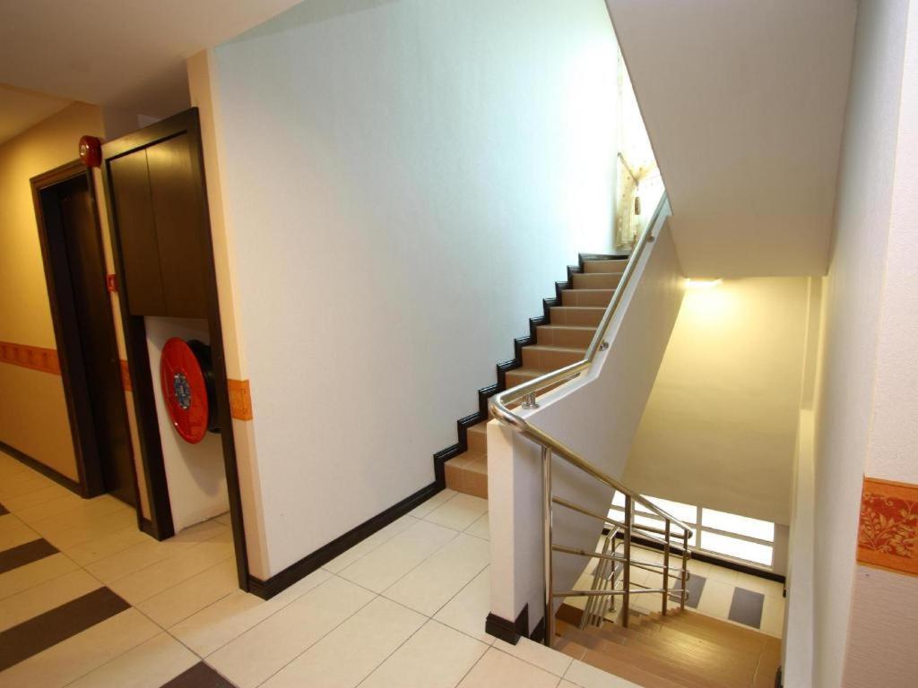 1 City Hotel Kota Kinabalu Ngoại thất bức ảnh