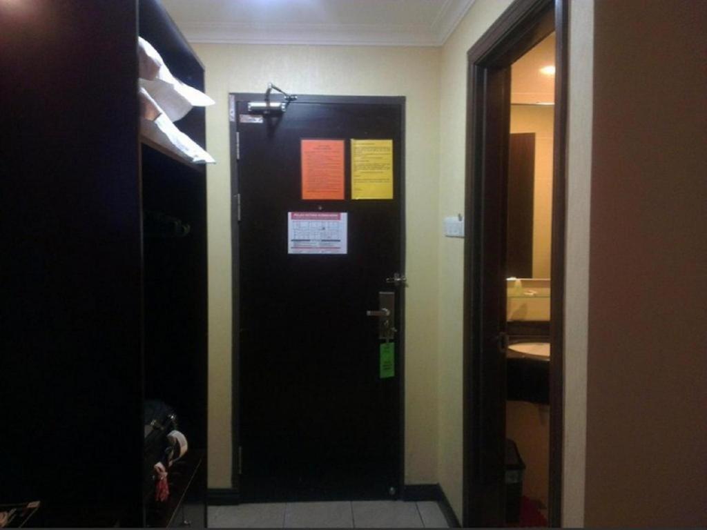 1 City Hotel Kota Kinabalu Ngoại thất bức ảnh